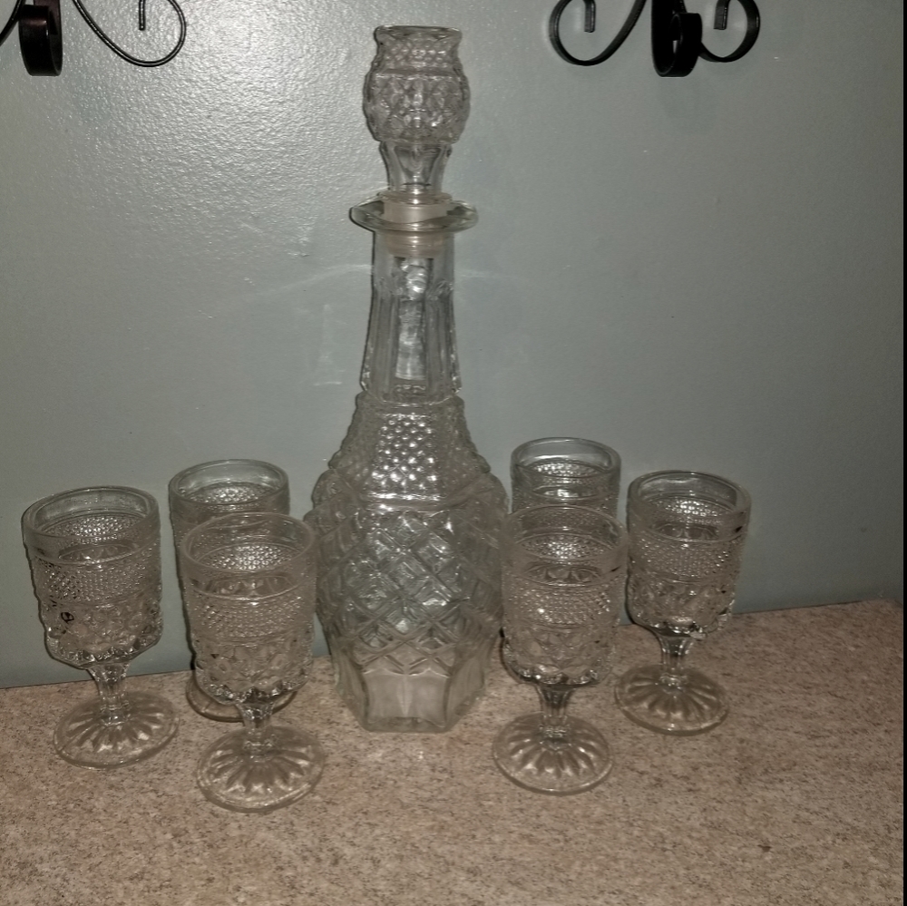 Vintage crystal decanter and 6 glasses